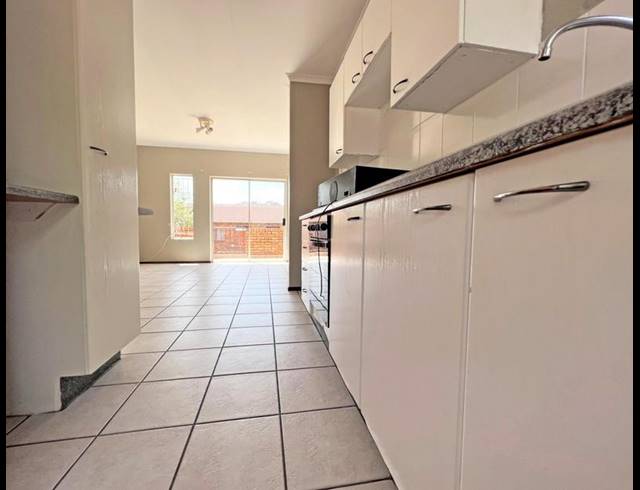 2 BEDROOM APARTMENT FOR SALE IN WILGEHEUWEL